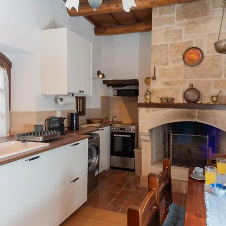 Ilianthos Traditional Maisonette Ferienhaus *