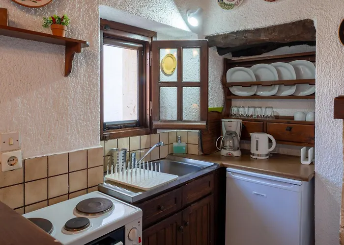 Ilianthos Traditional Maisonette Case de vacanță