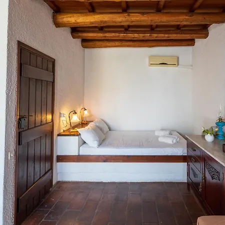 Ilianthos Traditional Maisonette *